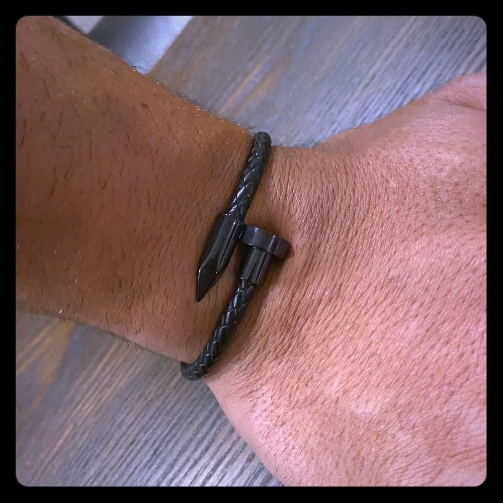 Men Fashion Nailed Bracelet.